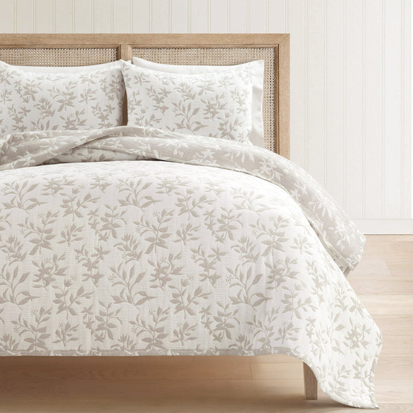 Lush Decor Floral Jacquard Reversible Soft Matelassé 3 Piece Quilt Set