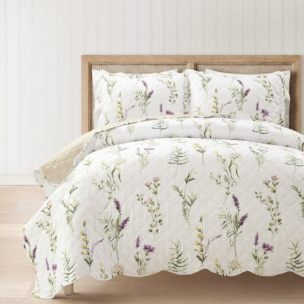 Lush Decor Watercolor Wildflower Scallop Edge Floral 3 Piece Quilt Set