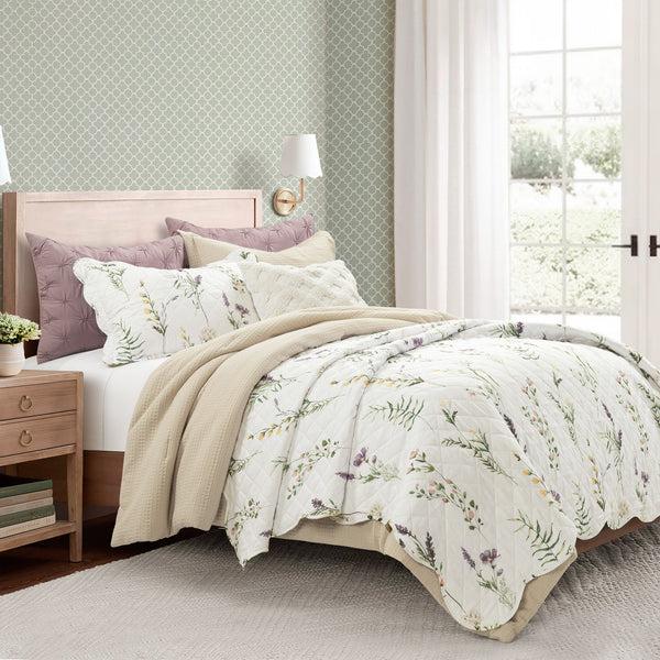 Lush Decor Watercolor Wildflower Scallop Edge Floral 3 Piece Quilt Set